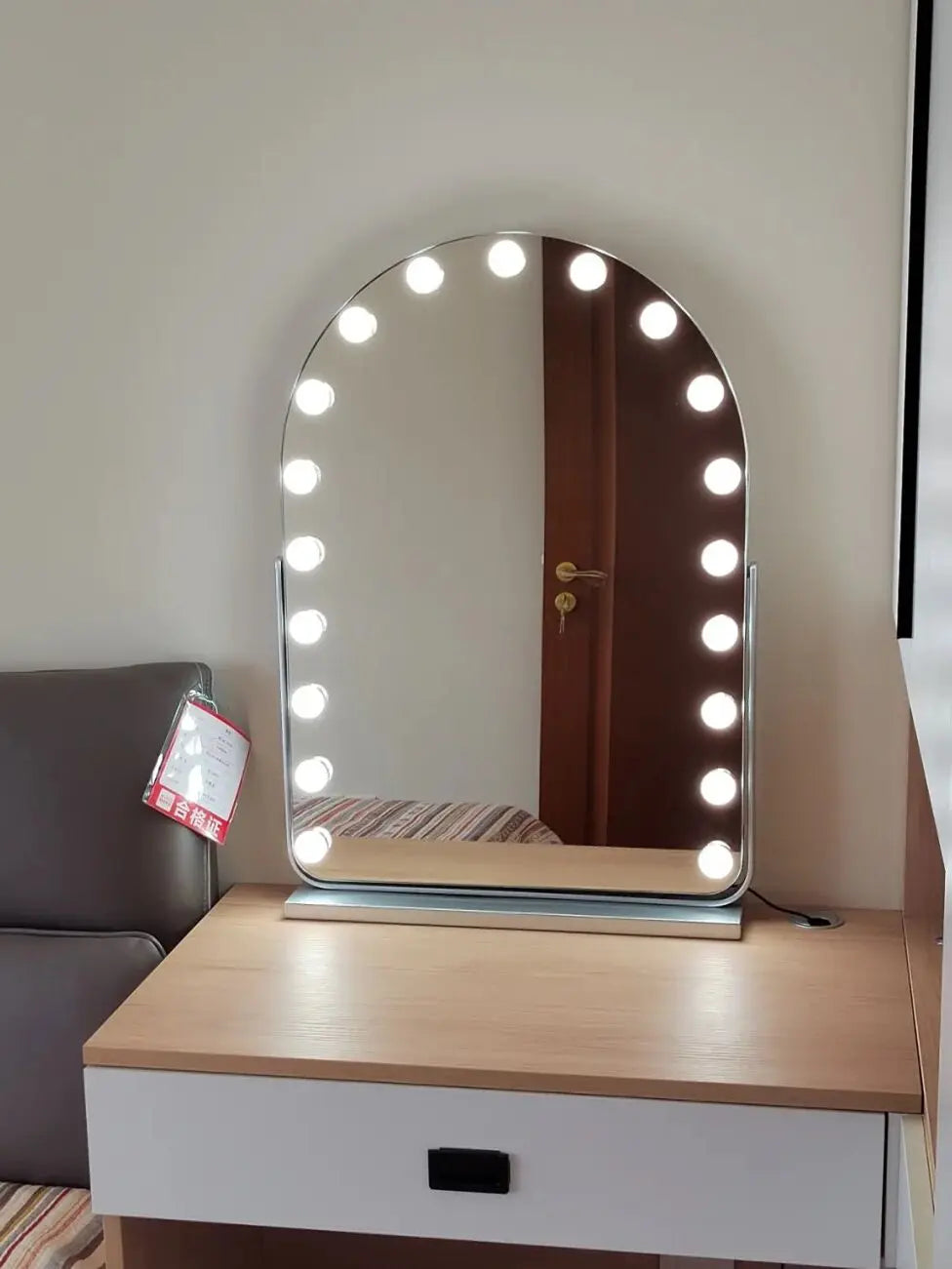 EJVS™ Arched LED Makeup Mirror – 10x Magnification